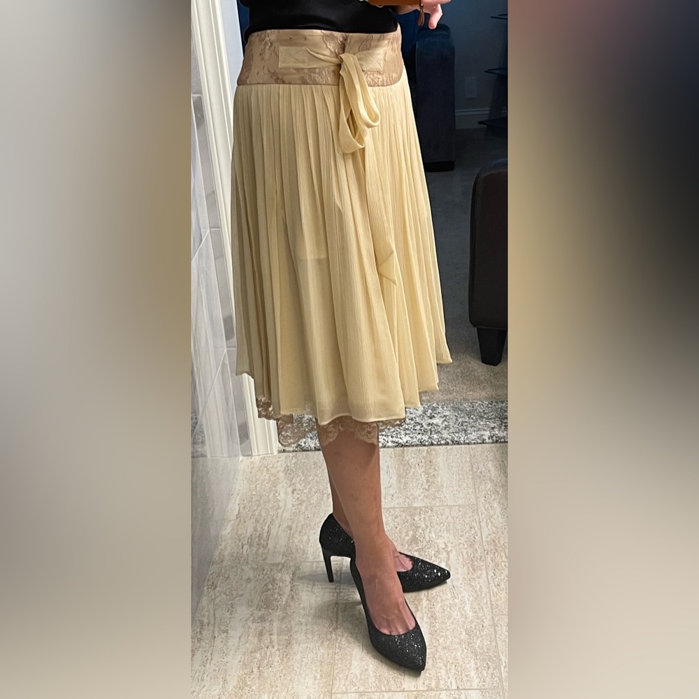 Diane Von Furstenberg Elegant Chiffon Lace Cream Pleated Skirt
